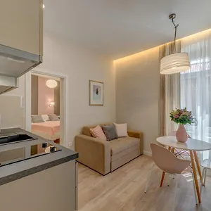  Apartment Royal Theatre And